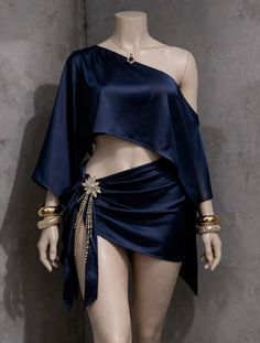 Mannequin in a navy blue satin two-piece dress with gold jewelry